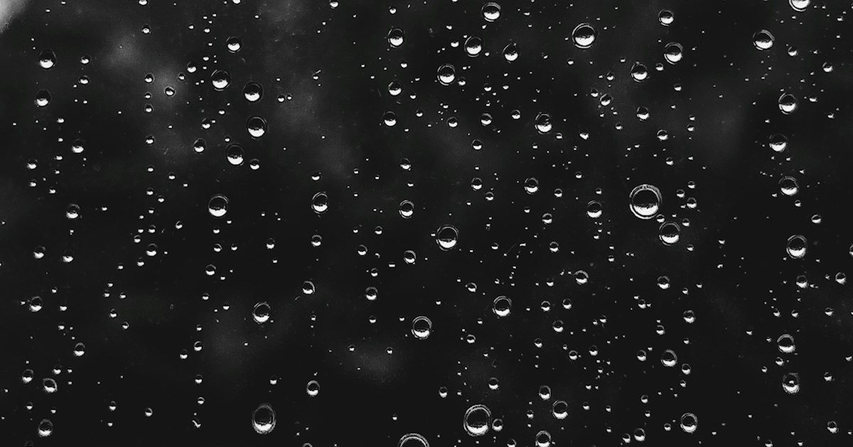 雨の日の窓